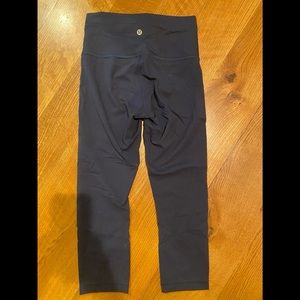 Womens Lululemon wunder train 21”. navy